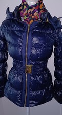 dunkelblaue Steppjacke- glänzend, mit Gürtel tailliert