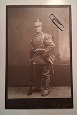 CDV Originalfoto 1.WK Soldat Helm Gewehr Flensburg Abzeichen Schulterklappe 