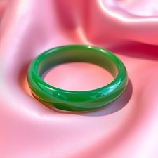 Natürlicher grüner Jade