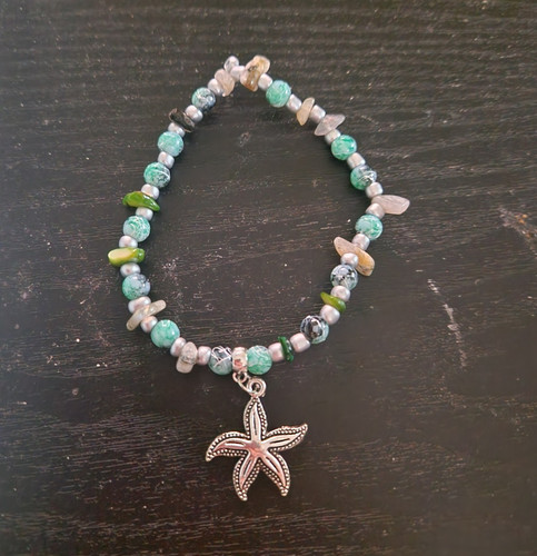 Perlenarmband mehrfarbig mit
