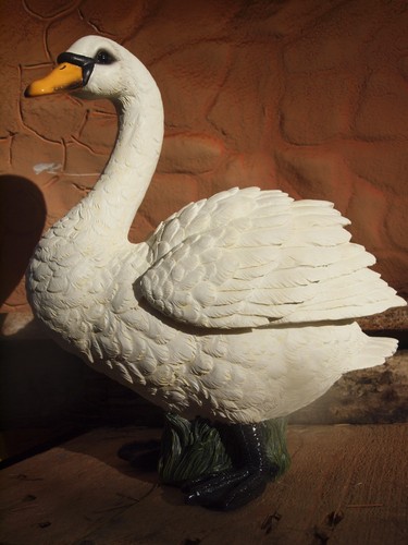 Schwan deko figur lebensecht - schwan,