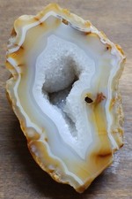 Achat mit Kristalldruse 