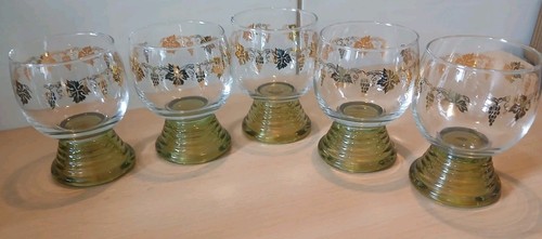Kleine weinrömer mit - 5,