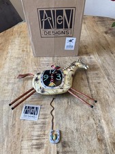 Lustige Wanduhr Horloge Cheval mit Pendel von Allen Designs