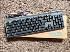 Chicony KB-9810B Tastatur kabelgebunden in OVP