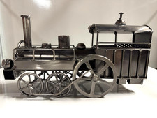 Deko-Modelllokomotive aus