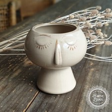 B-Ware Topf Blumentopf Übertopf Gesicht Prägung beige klein Skandi Madam Stoltz