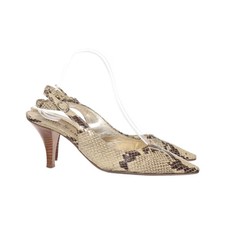 John Grey, Sandaletten