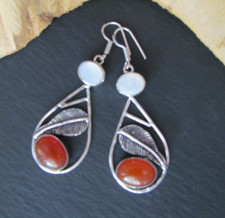 Ohrringe - 925 Sterling Silber mit Koralle und Mondstein, Boho-Ohrhänger