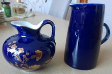 Kobalt Blau 2 kleine Vasen - eine mit Goldbemalung, die ande von Lichte Pozellan