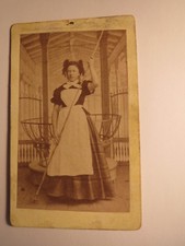 Bad Magpie - young woman in