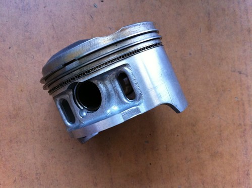 Kolben mit kolbenringen piston - kolben,