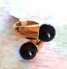 Goldfarbener Ring mit zwei