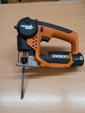 Worx Akku Stichsäge mit Ladegerät und einem Akku im Koffer