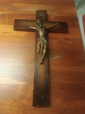 Altes großes Holzkreuz braun