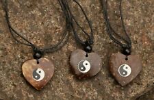 3 x Herz Kette aus polierten Kokos Amulett mit Ying Yang Symbol