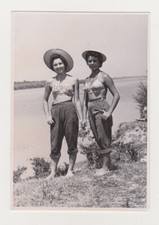 Zwei hübsche attraktive junge