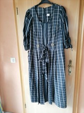 Dirndl/Landfrauenkleid NEU und hochwertig. Grün-beige mit 2.Rockteil