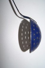 Alte emallierte Sieb Siebkelle Schöpfkelle , blau / weiß (FL)