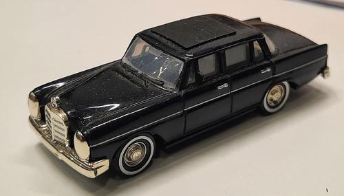 Mercedes benz w111 220 - w111,