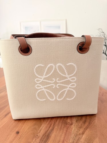 Loewe anagram canvas - anagram,