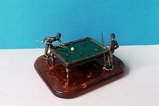 Billard-Spieler am Tisch