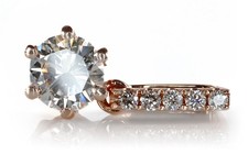 Zierlicher Anhänger 1