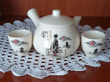 Tee Kanne und Tassen aus