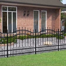 Gartenzaun mit Speerspitzen