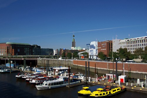 Hamburg hafen mit michel - mit,