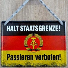 Hängeschild Halt Staatsgrenze