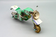 Schrottskulptur Motorrad aus Insektenspraydosen Kunstskulptur L= 32 cm
