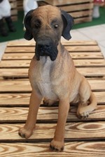 Dogge Figur Hund Garten