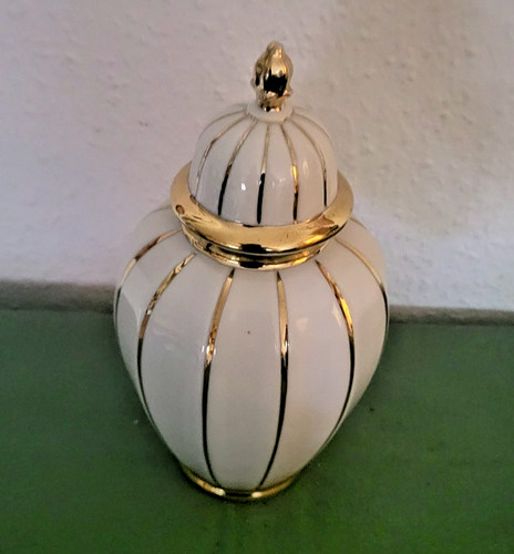 ältere schöne deckelvase - ,