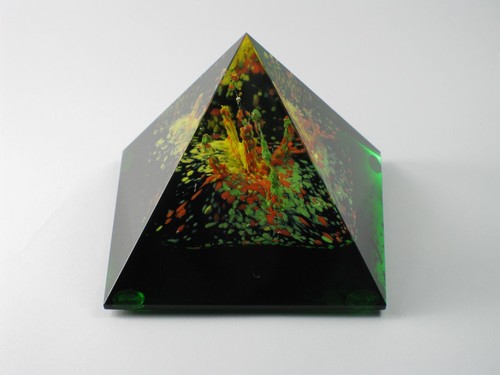 Pyramide aus glas - pyramide,