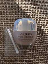 Shiseido Future Solution  LX Foundation SPF15