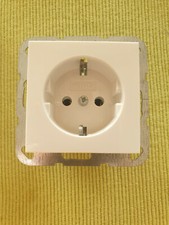 Gira  Steckdose  weis in gutem Zustand