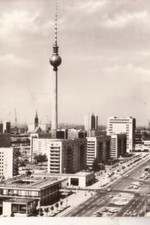 Postkarte :  BERLIN - KARL MARX ALLEE mit Fernsehturm ; ca.1969