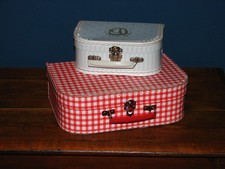 2 kleine Papp-Koffer  Geschenke-Box   Kinderkoffer  Puppen-Deko