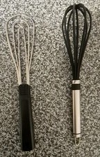 1 Pfannenwender und 1 Schneebesen, neuwertig