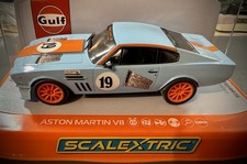 Scalextric 1:32 Aston Martin V8 Gulf Rikki Cann Racing #19 C4209 Auto Slot-Car