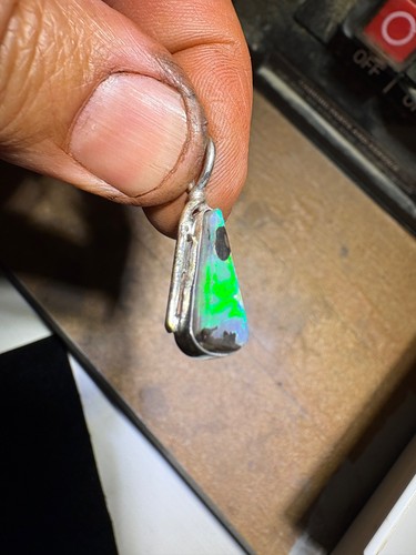 Australischer schwarzer opal - schwarzer,