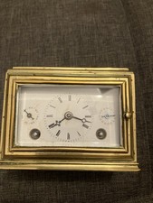 Tischuhr mit Datumanzeige