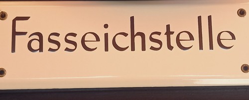 Emailleschild aus altem