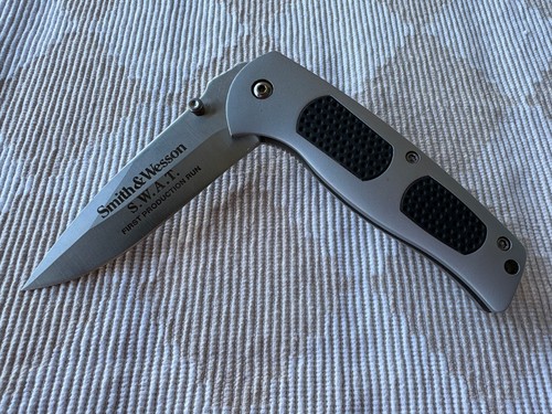 Smith wesson a t - &,
