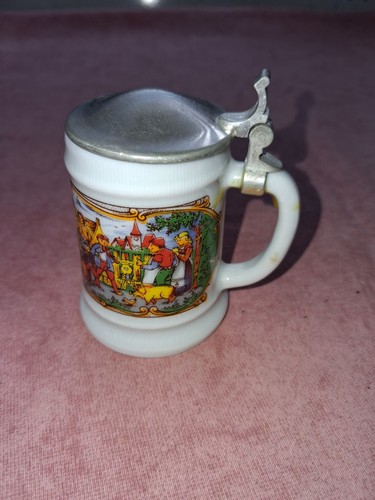 Krug mit zinndeckel - mit,