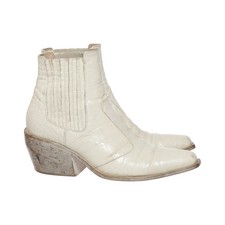 Elena Iachi, Cowboyboots
