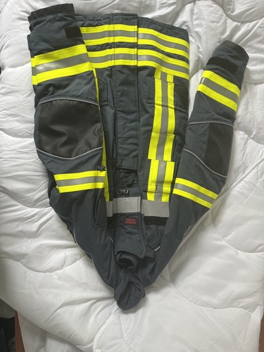 Feuerwehreinsatzjacke von