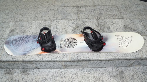 Snowboard mit bindung und - snowboard,