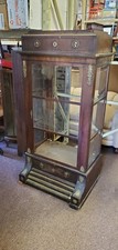 * Curio Cabinet Vitrine